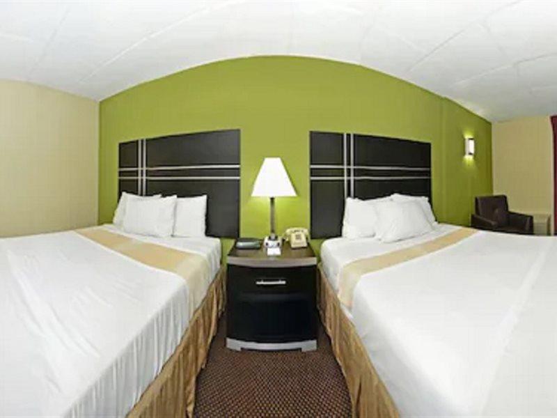 Days Inn Oil City Conference Center Екстериор снимка