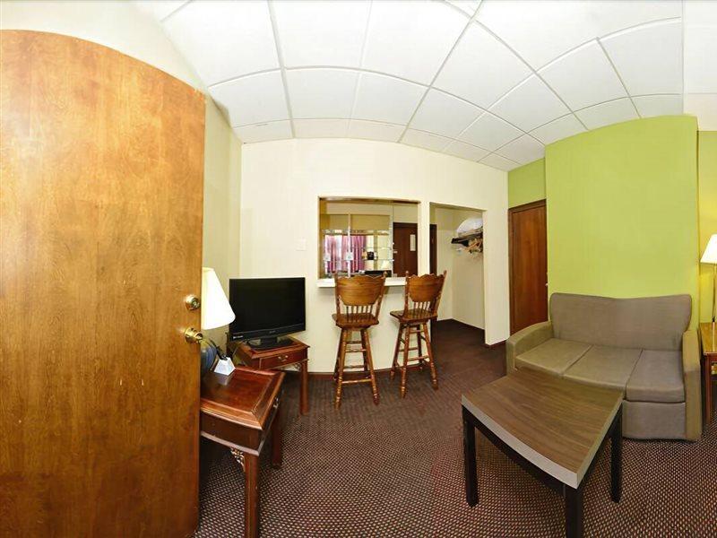 Days Inn Oil City Conference Center Екстериор снимка