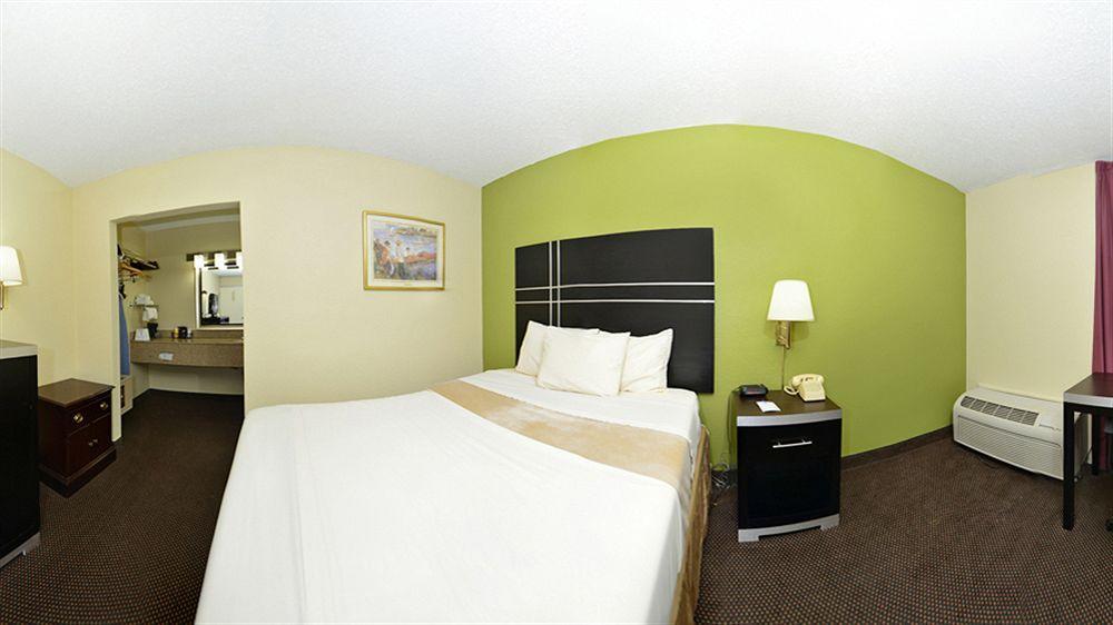 Days Inn Oil City Conference Center Екстериор снимка