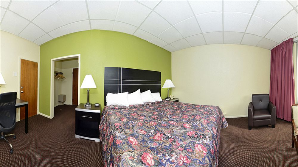 Days Inn Oil City Conference Center Екстериор снимка