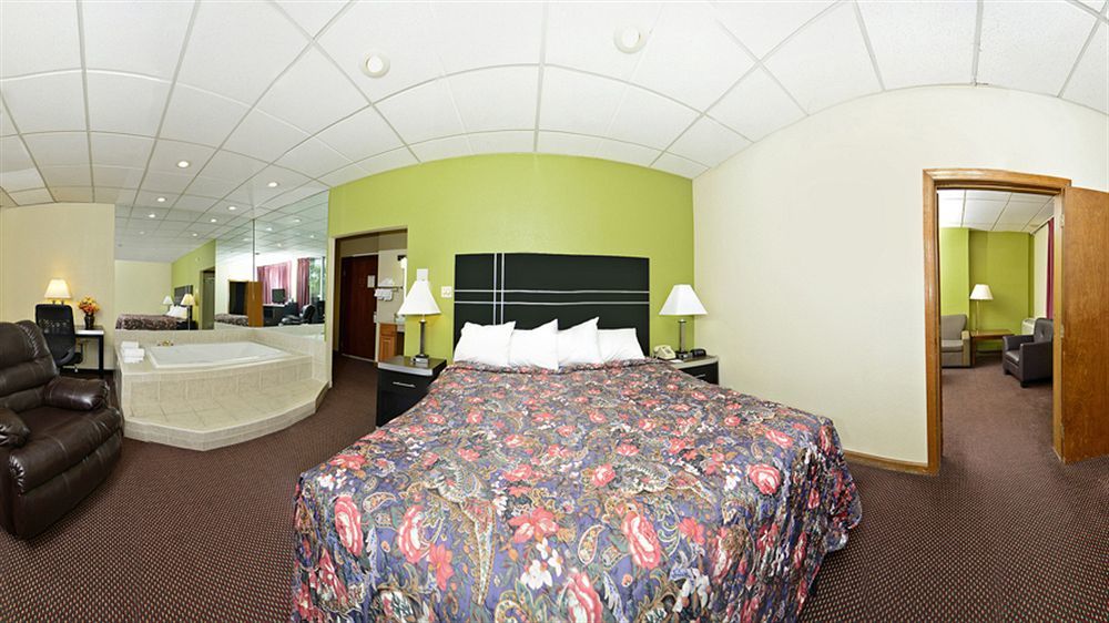 Days Inn Oil City Conference Center Екстериор снимка